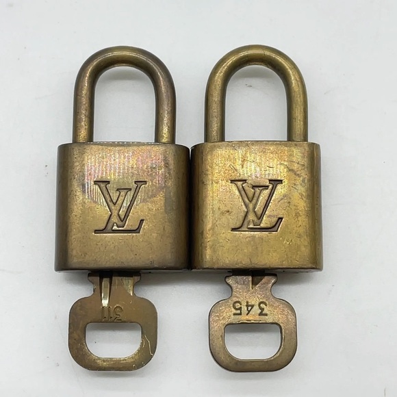 Authentic LOUIS VUITTON Padlock & Key Matchings Sets Gold 20pcs - Picture 11 of 11